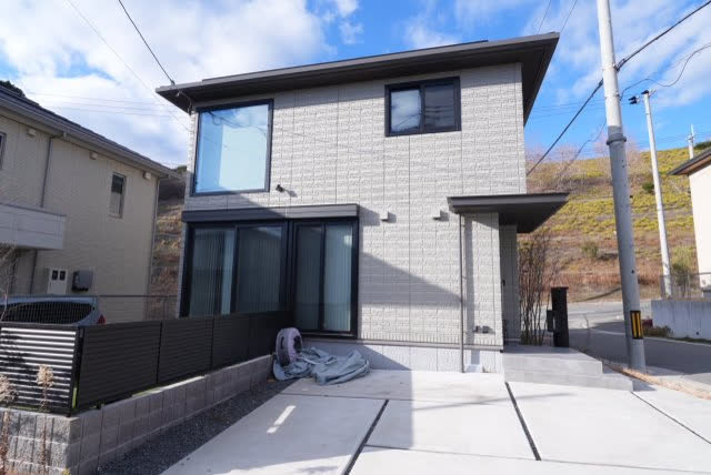 箕面市彩都粟生北 中古一戸建て 外観